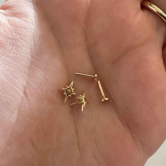 14k solid gold nova star piercing earrings studs flat backs - Picture 6 of 7